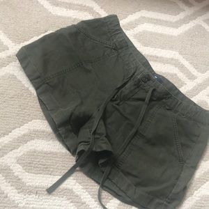 Gap army green cargo shorts